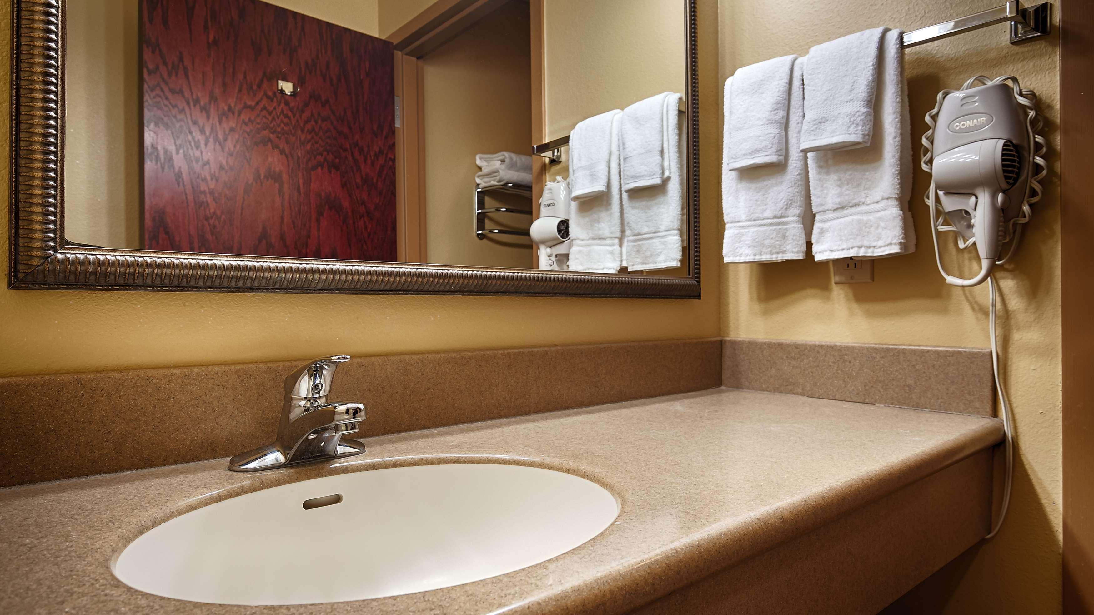 Best Western Plus Two Rivers Hotel & Suites Demopolis Exterior photo