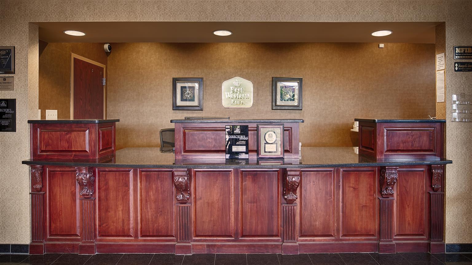 Best Western Plus Two Rivers Hotel & Suites Demopolis Exterior photo